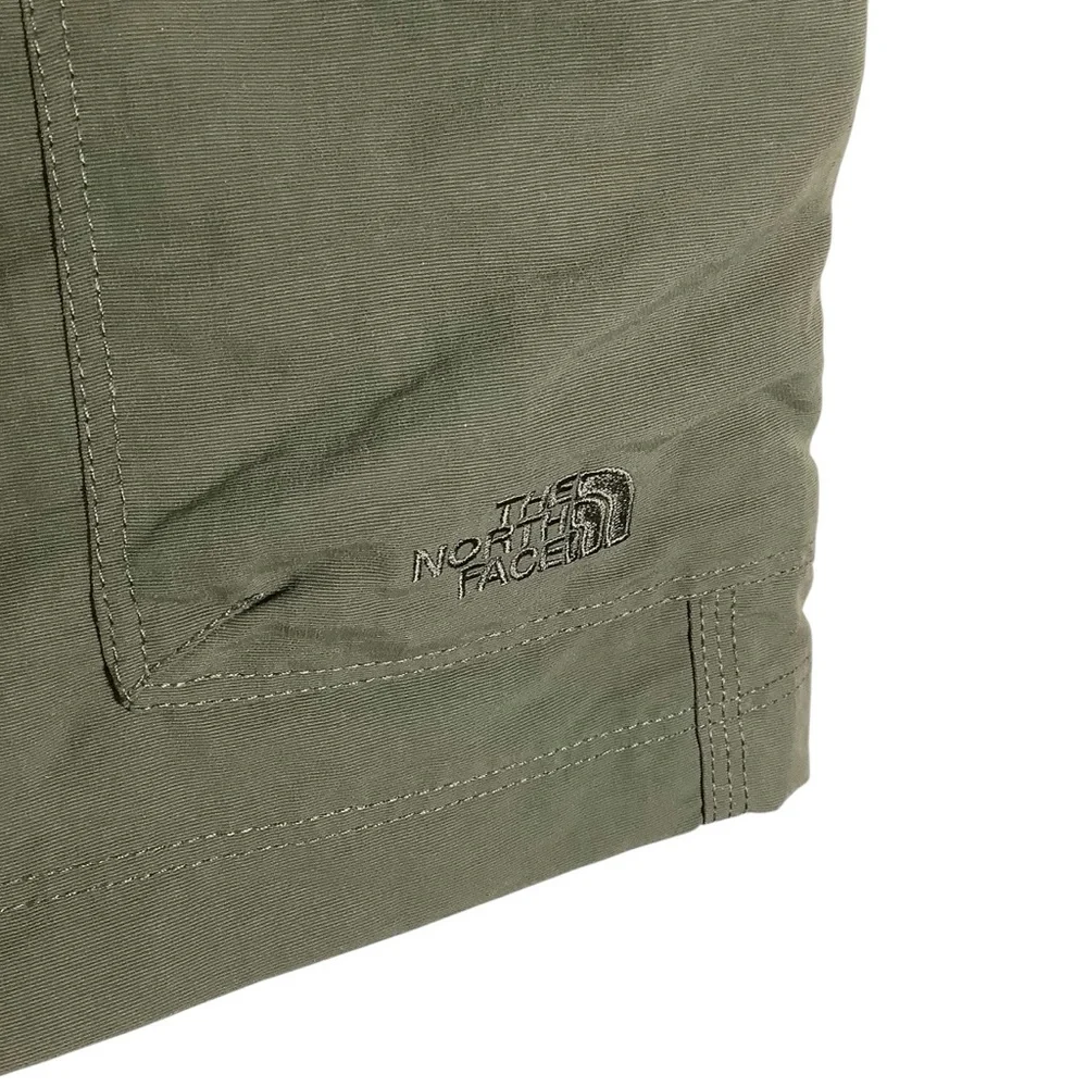 The North Face Green Cargo Shorts for Outdoor Adventures - Picture 2 of 5